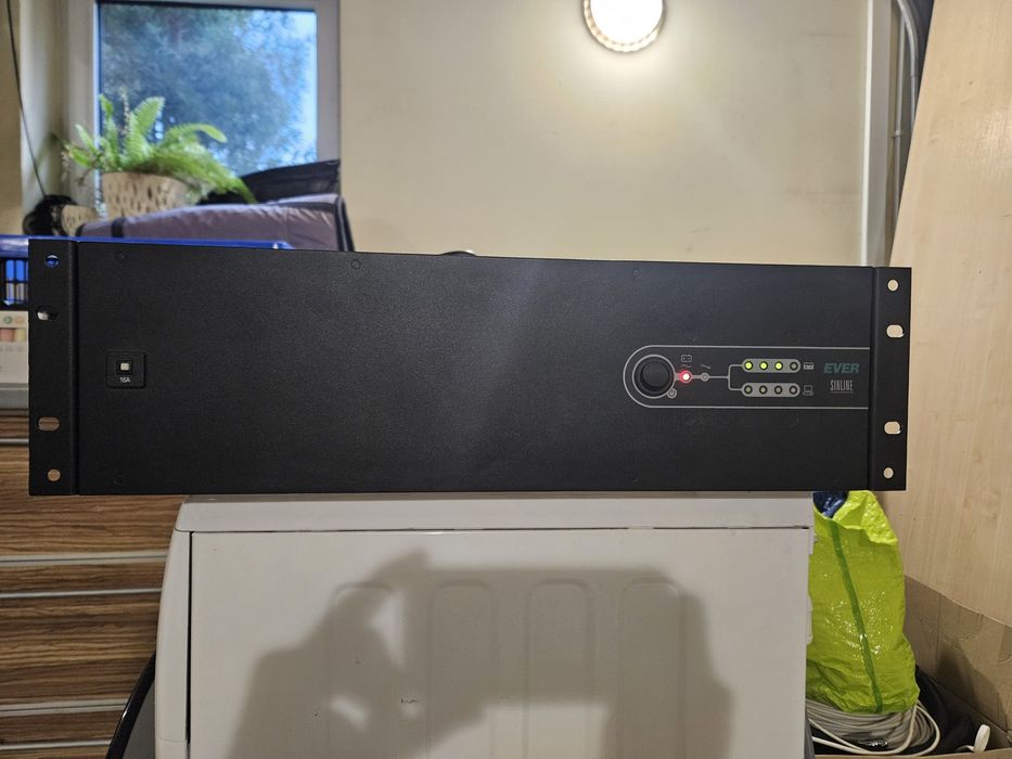 Zasilacz awaryjny UPS