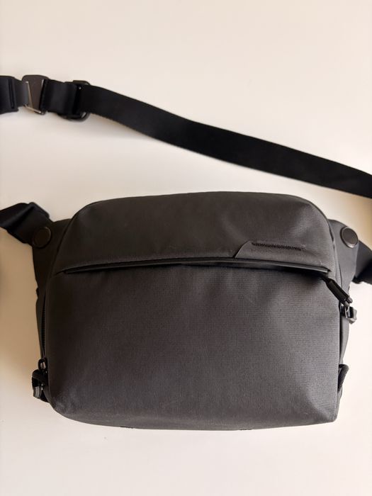 Peak Design Everyday Sling 3L V2 – Preta