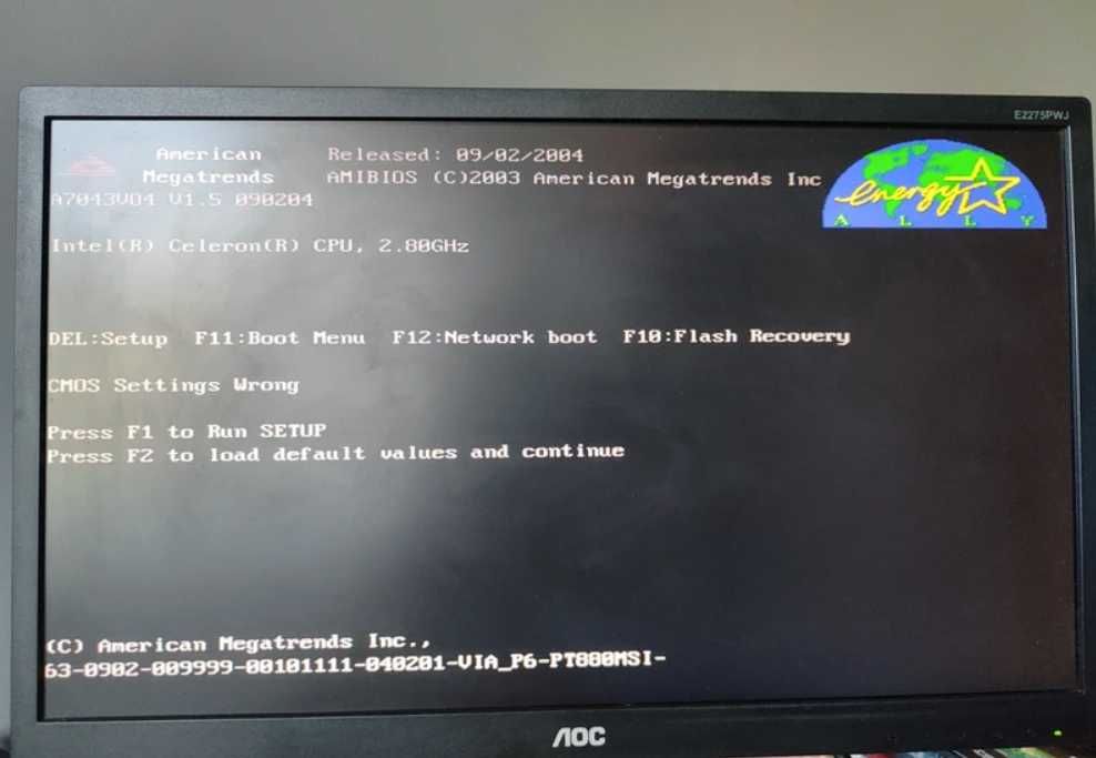 Komputer retro Optimus z wyświetlaczem LCD