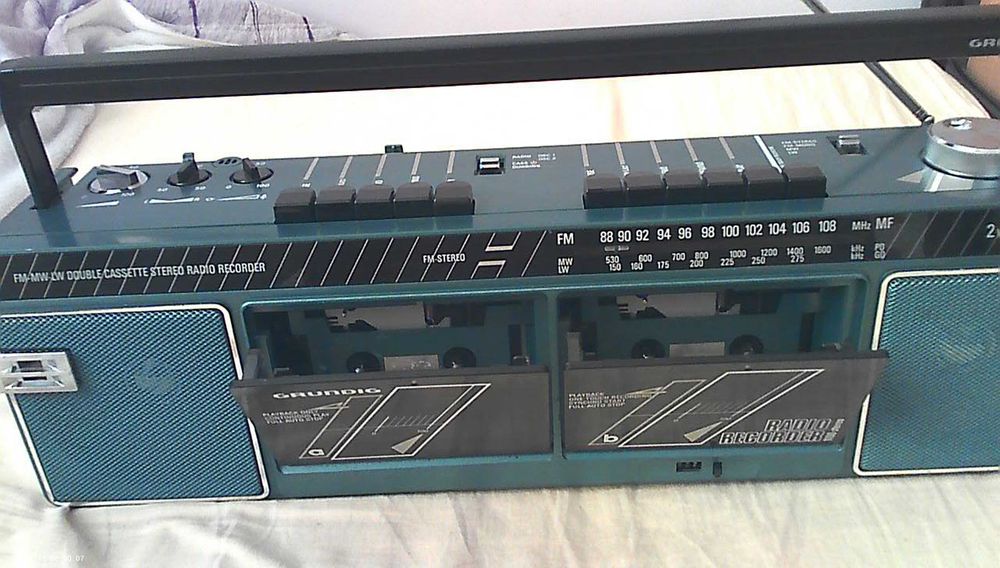 sprzedam radio mognetofof grundig