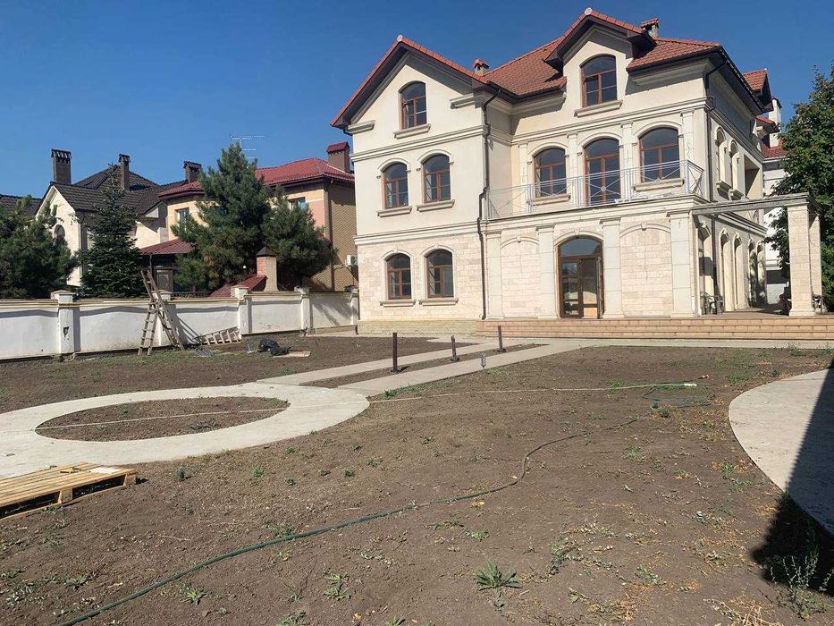 Продаётся дом у моря в Совиньоне — участок 15 соток, отдельно СПА-зона