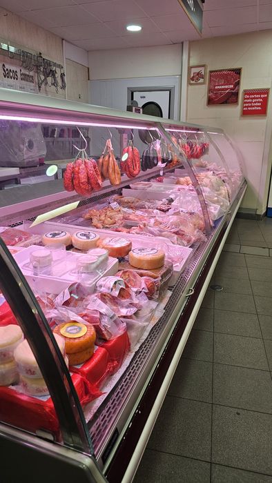 Vitrine refrigerada de talho 3,70m - motor à distância