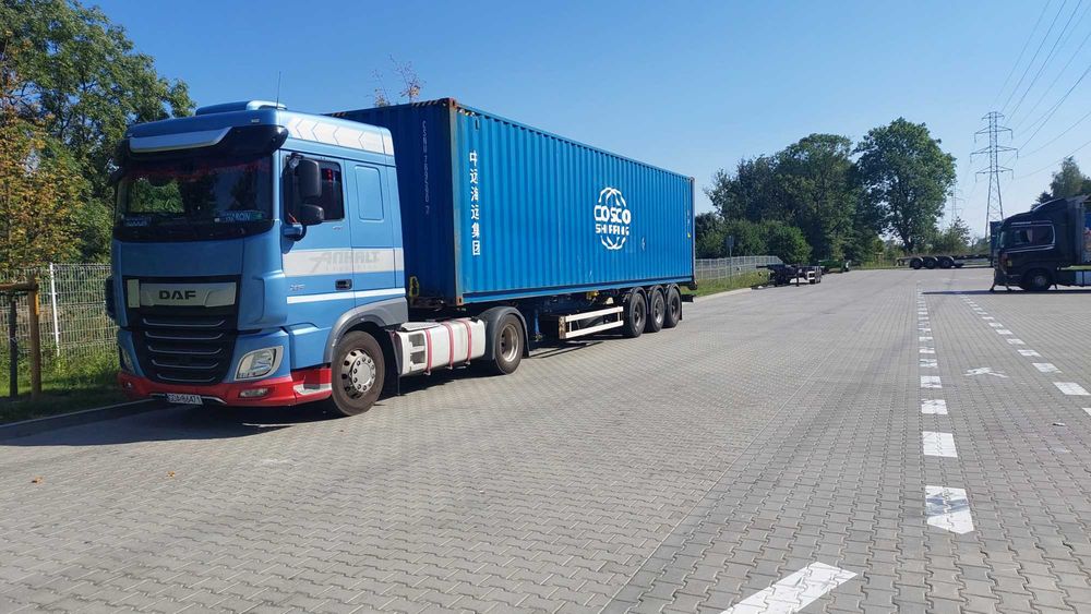 Naczepa pod kontenery morskie