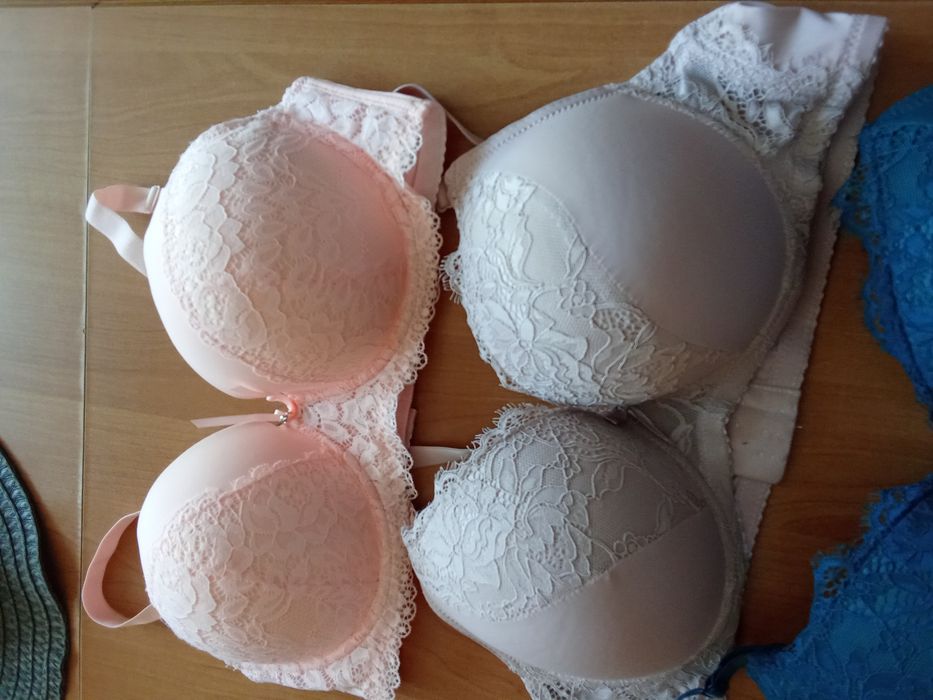 3 biustonosze 90B nowe