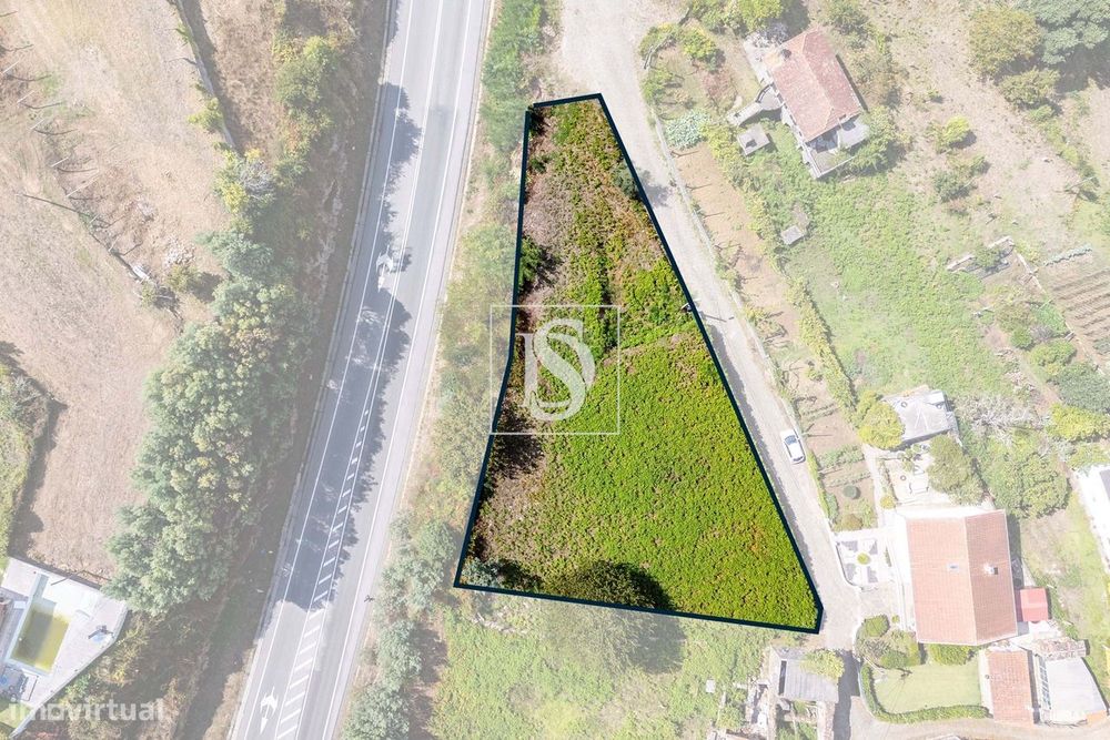 Terreno com 1381 m², junto ao Rio Minho, em Vila Nova de Cerveira