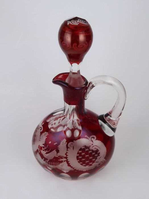 Garrafa de vidro Bohemia vermelho rubi