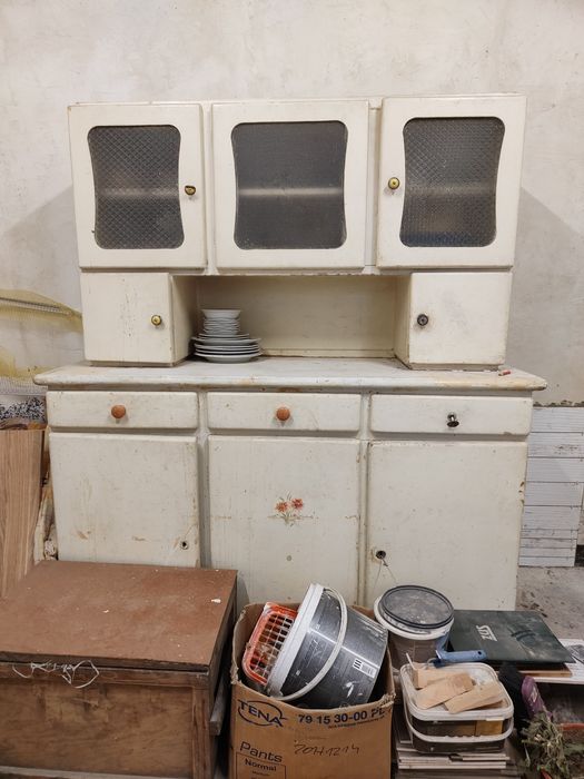 Sprzedam kredens z epoki PRL-U