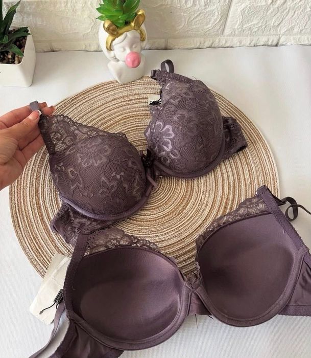 Бюстгальтер жіночий