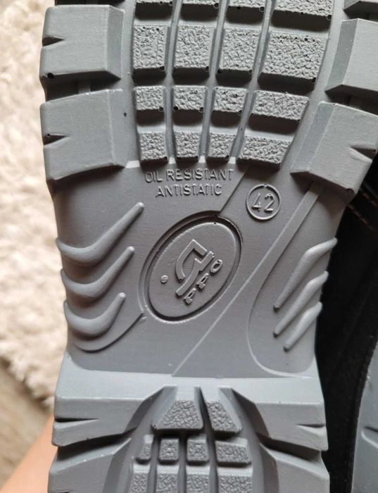 Nowe buty robocze męskie r. 42