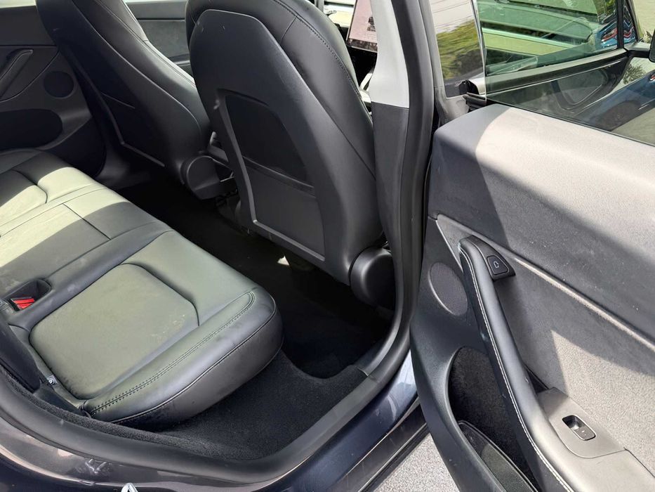 Tesla Model Y Long Range      2025