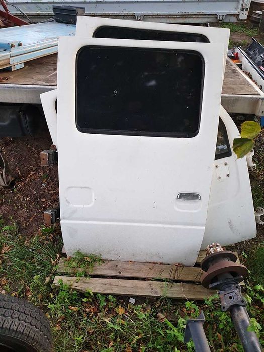 Drzwi Cabstar 99-06 bez korozji