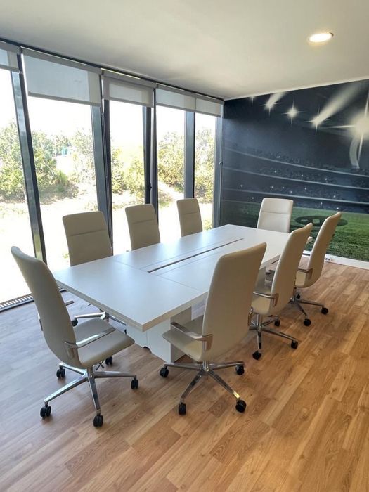 Mesa reunioes e cadeiras irrepreensivel