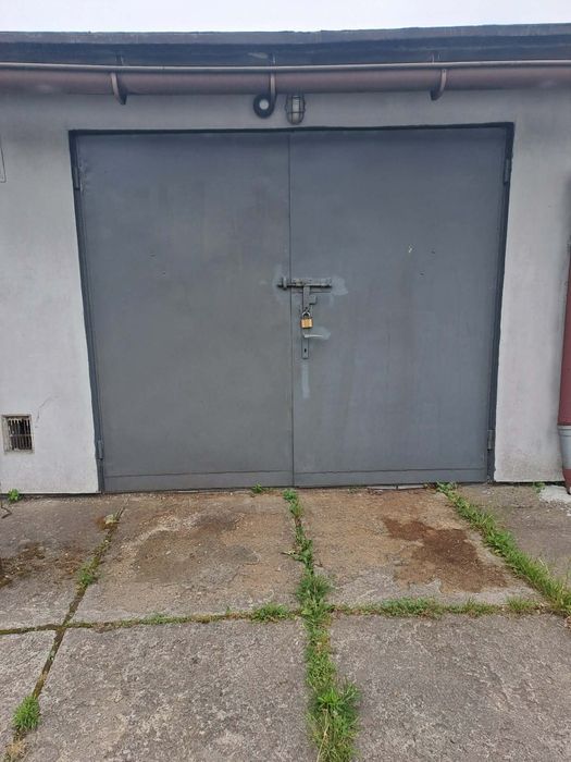 Wynajme mały garaż