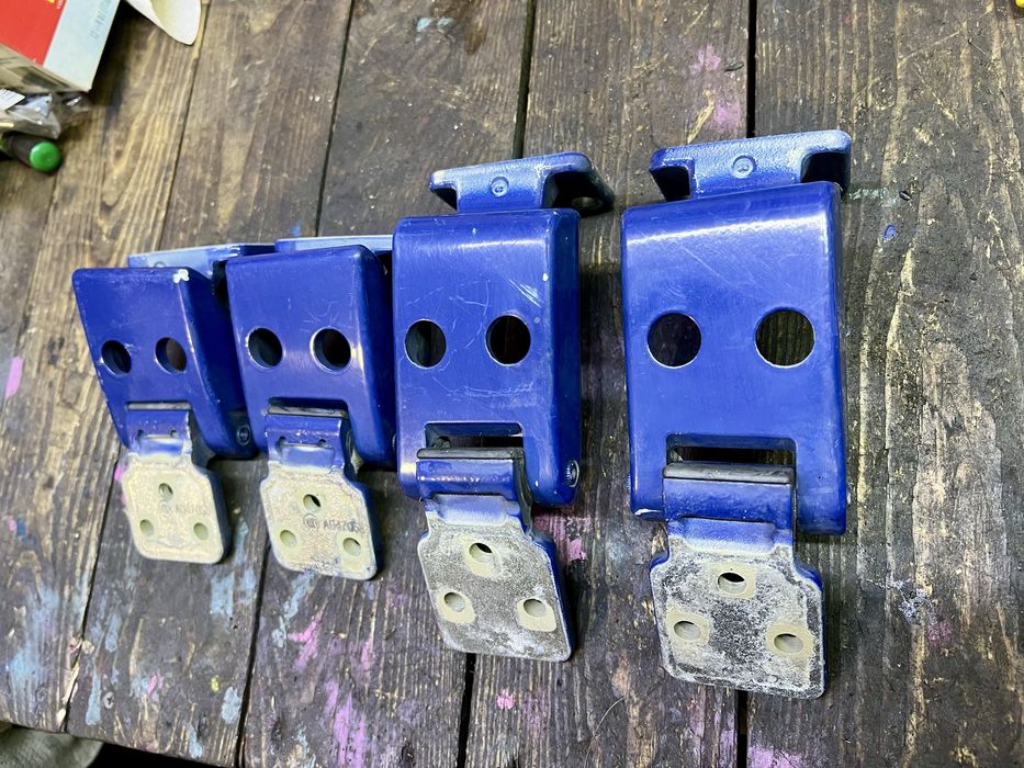 Завіс петли Mercedes Sprinter 906