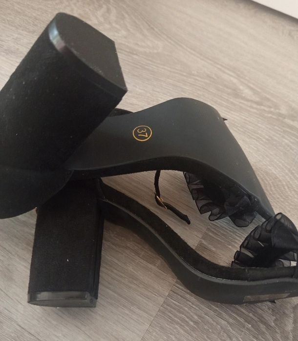 Damskie buty na obcasie