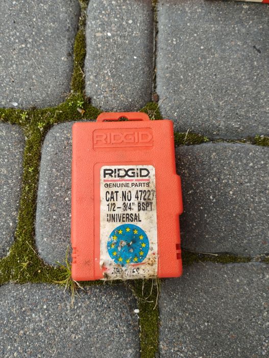 Noże do głowic gwinciarskich  USA

 1/2" - 3/4" - 11 BSPT

RIDGID 5708