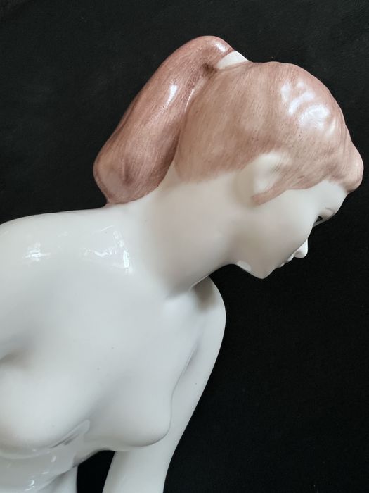 Figurka Aquincum akt naga kobieta vintage porcelana