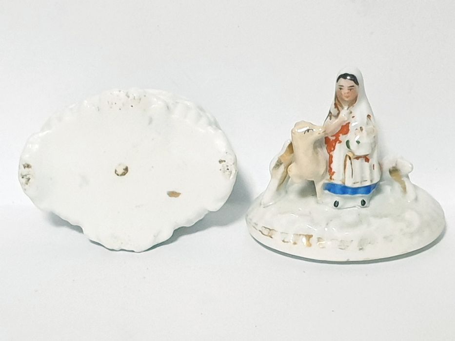 Amorosa antiga caixinha figurativa em porcelana Conta e Boehme