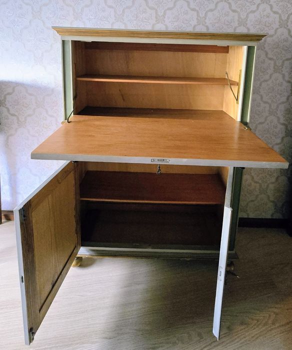 Vendo armário escrivaninha antigo