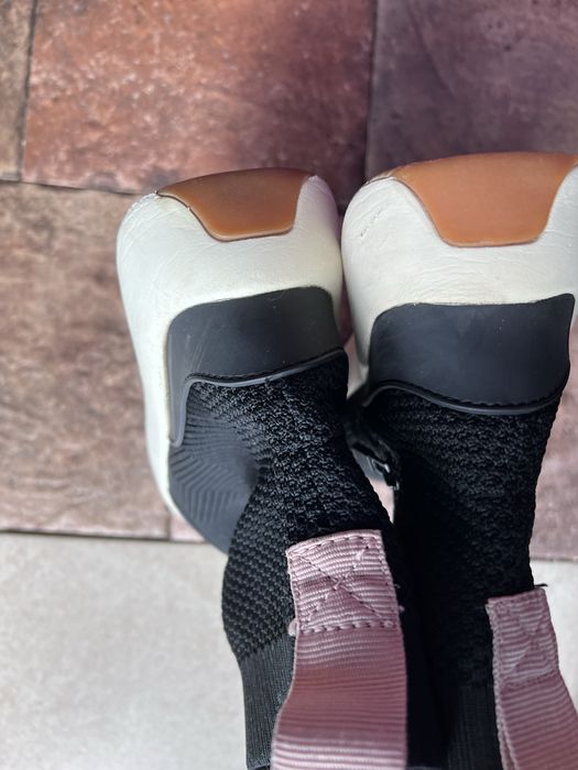 Продам легкие Zara кроссовки на девочеку.