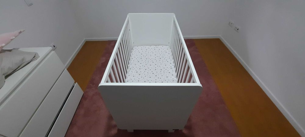 Berço em branco lacado