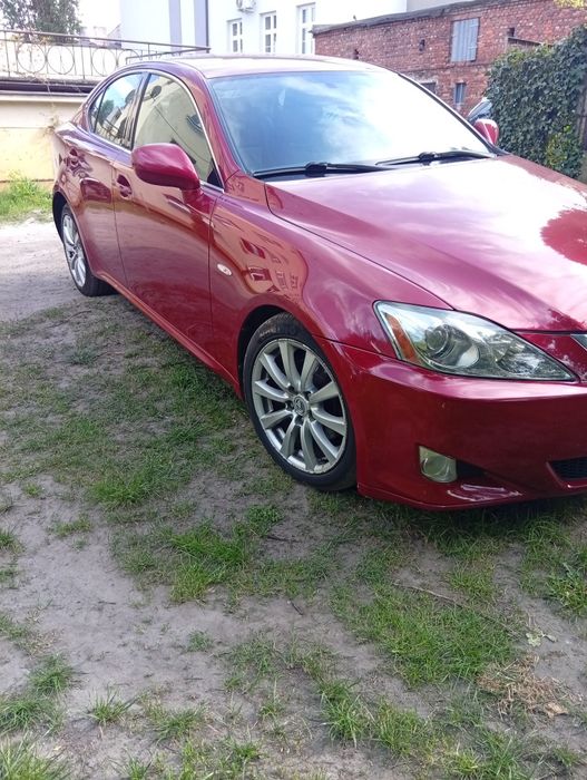 Lexus is 250/2007