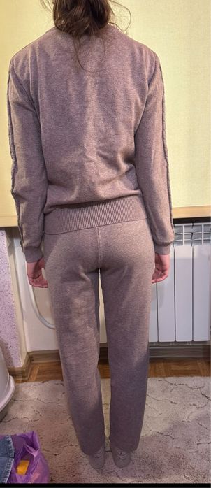 Жіночий трикотажний костюм з брюками