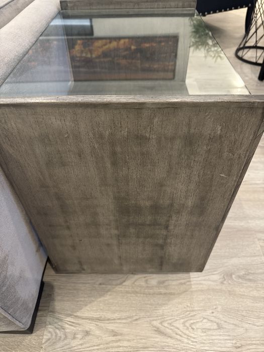 Mesa de apoio em tons cinza beje