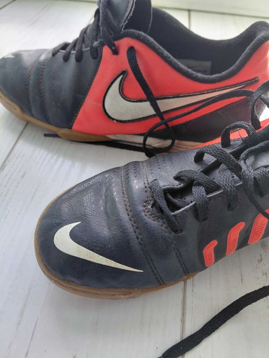 Buty sportowe halówki 40