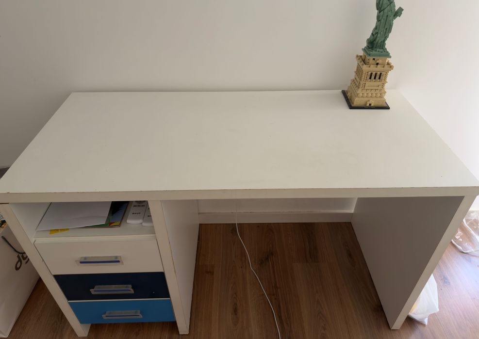 Secretária de estudo / trabalho