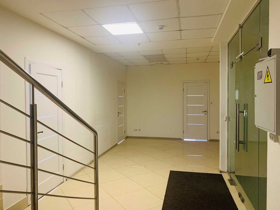 Оренда дворівневого приміщення з панорамним виглядом +тераса, 360м.кв.