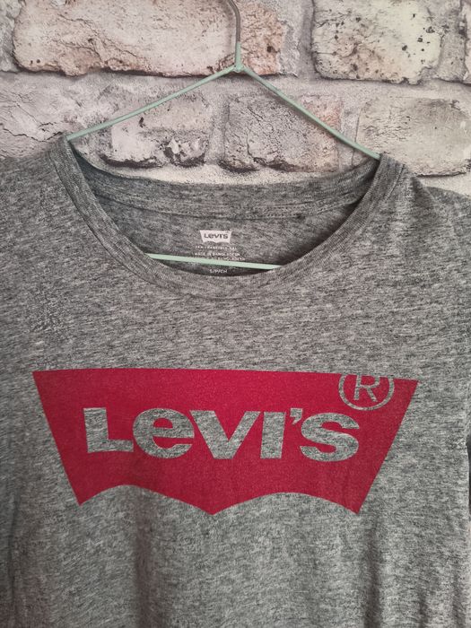 Piękny t-shirt levis