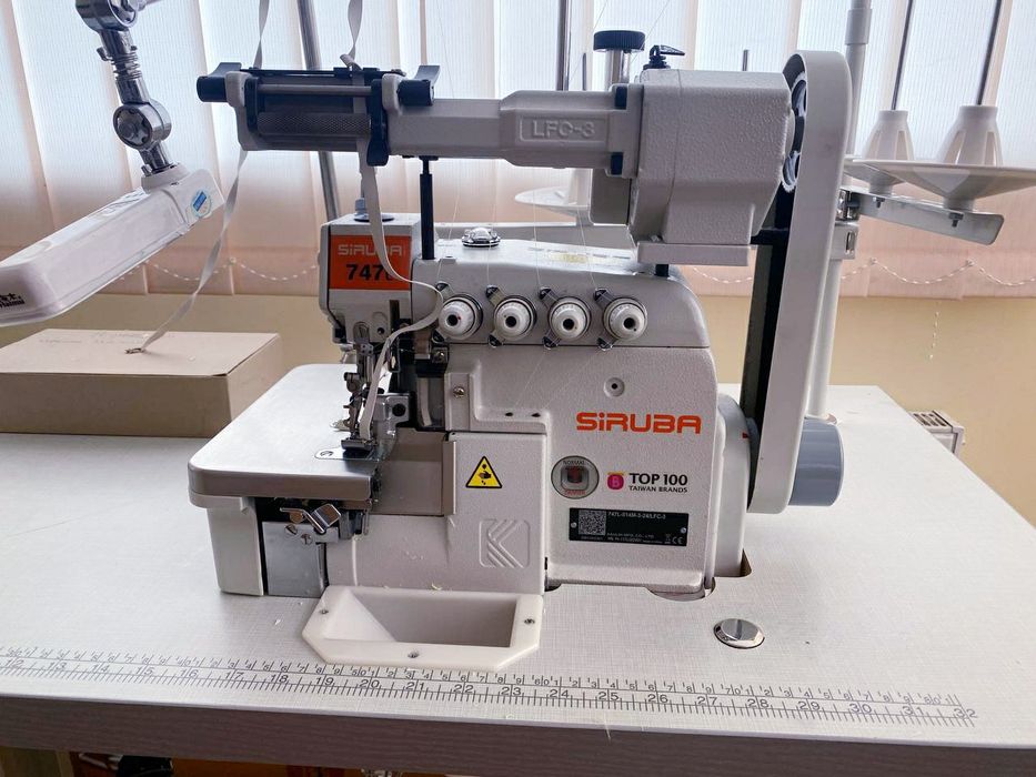 Оверлок з пристосуванням для резинки (для білизни, купальників)