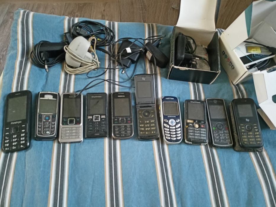 Комплект Телефони і смартфони