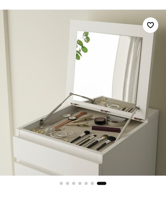 Cómoda branca com espelho