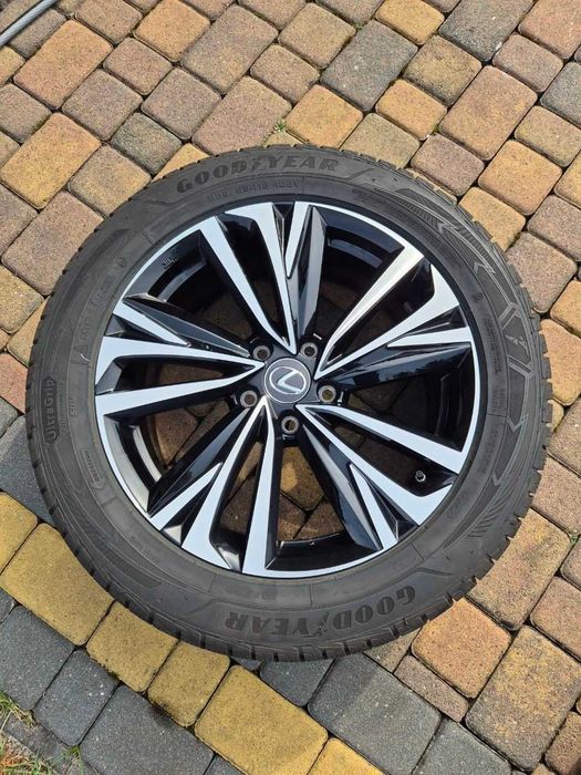 Sprzedam felgi Lexus LBX 18'' + opony zimowe Goodyear UltraGrip Performance+ 225/55 R18