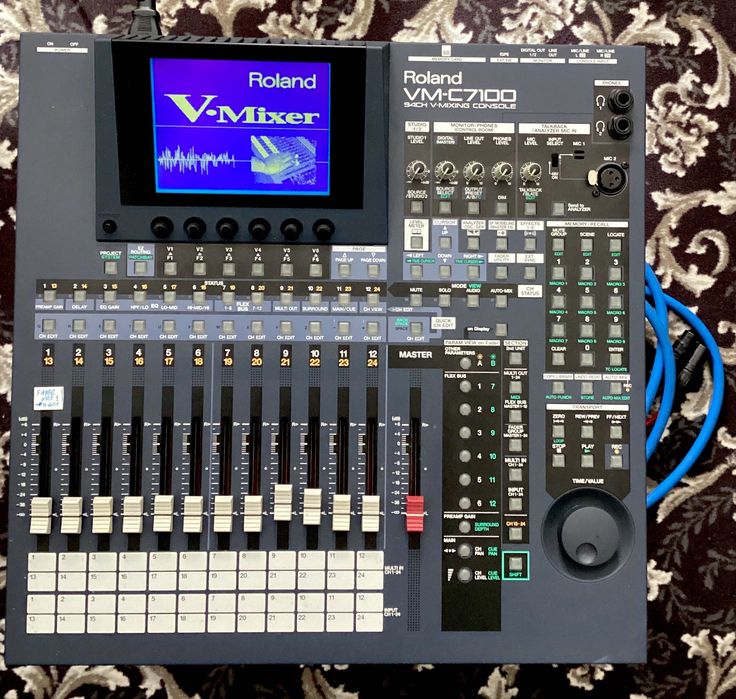Roland VM-C7100 controlador