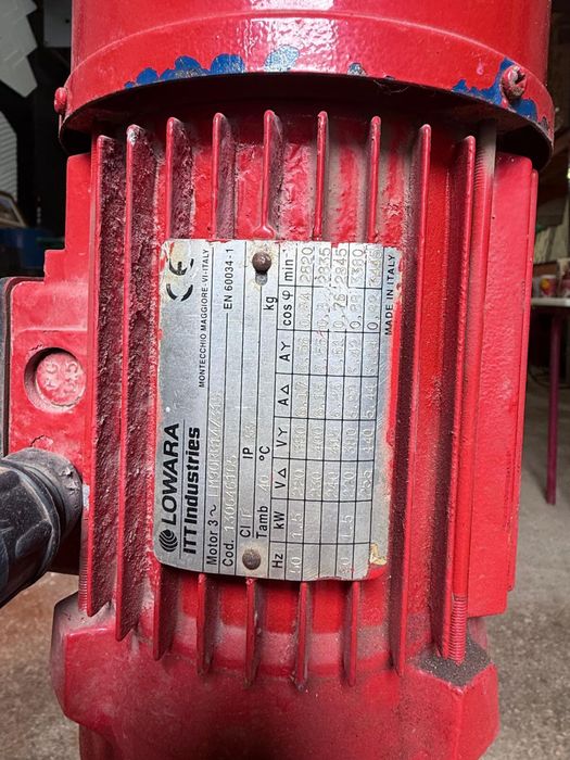 Bomba Multistagio Vertical LOWARA 1,5kW trifásica- INOX