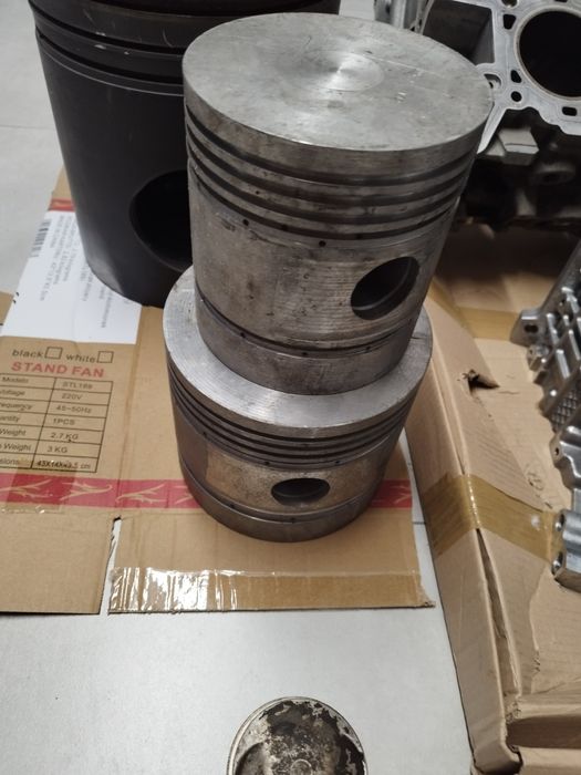 Stary duży tłok  18 cm dla fana motoryzacji