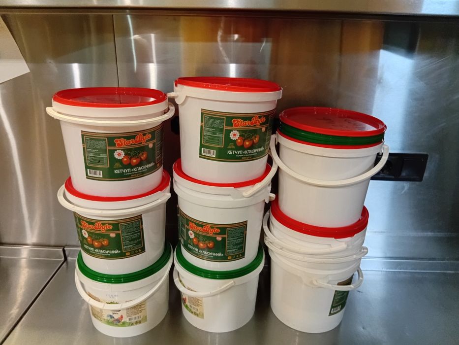 Пластикові відра з кришкою