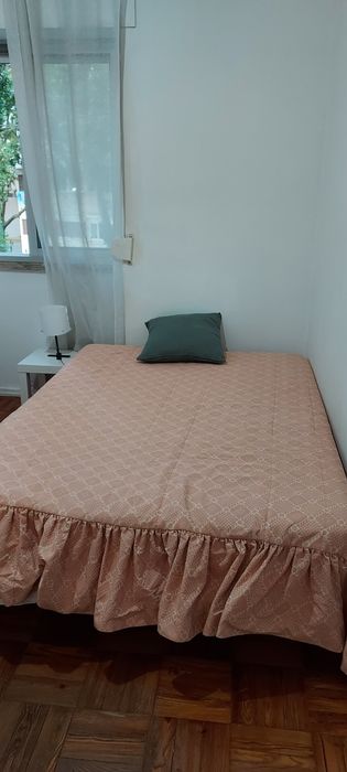 Quarto individual com casa de banho privativo