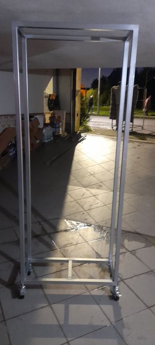 Estendais com rodas e desmontaveis