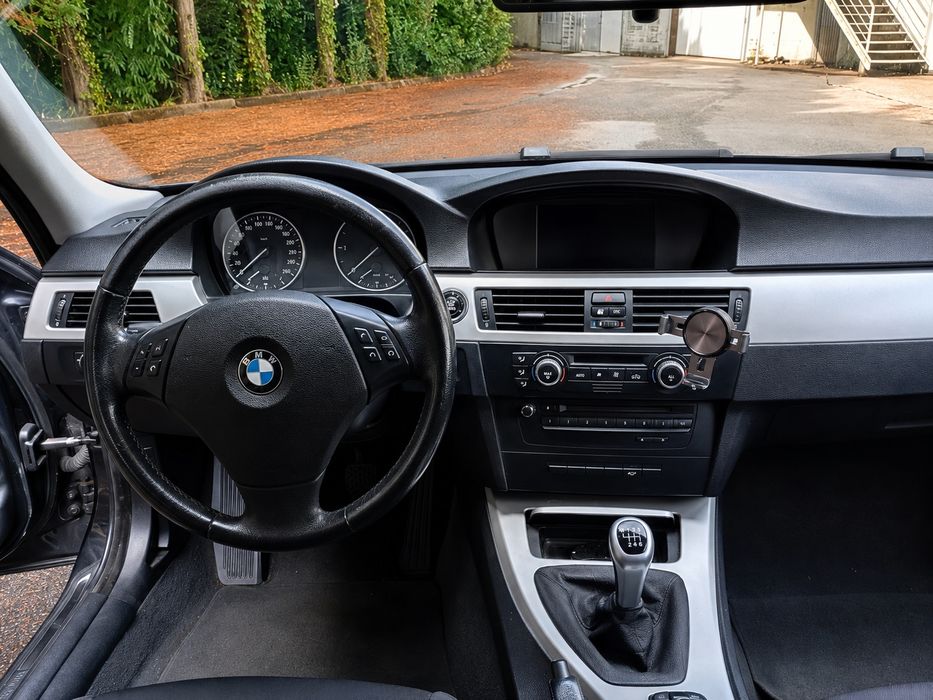 BMW 318d Touring 2009