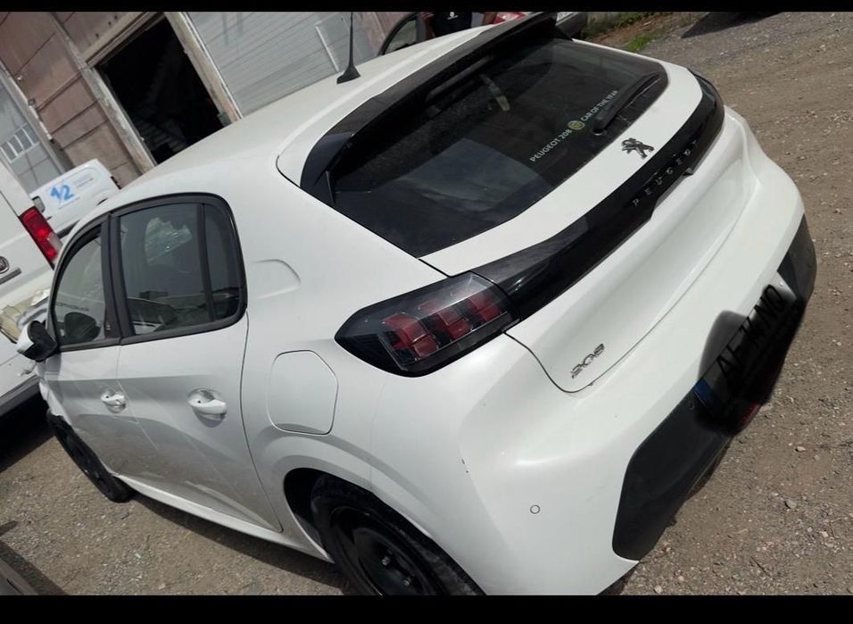 Peugeot 208 de 2021 gasolina para peças