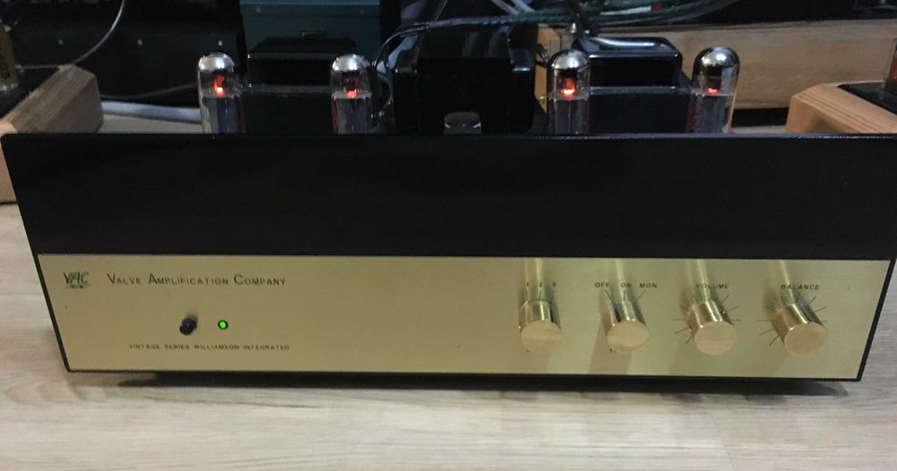 VAC - Amplificador a Válvulas Integrado Stereo