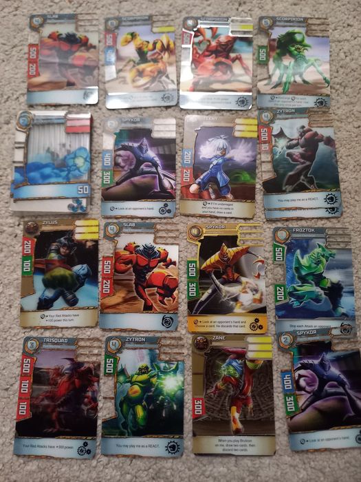 Caderneta e cromos invizimals