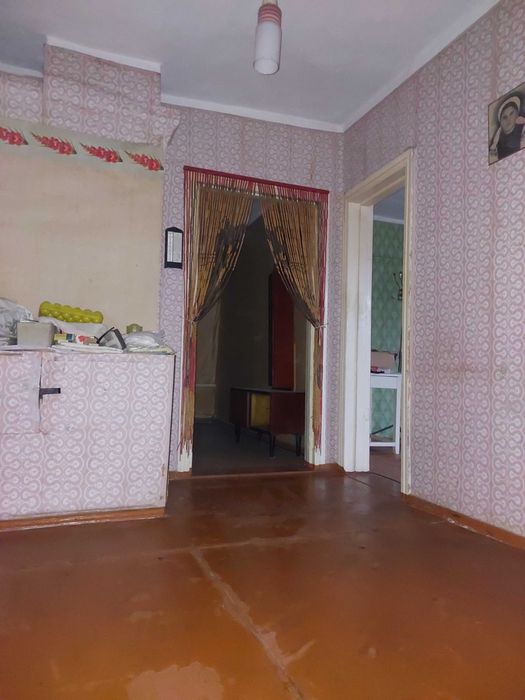 Продається 1/2 будинку.