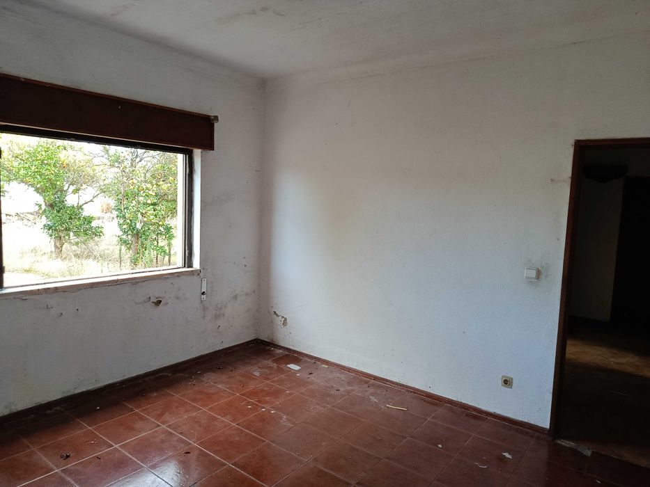 Moradia isolada com piscina em Azeitão terreno com 1863 m2