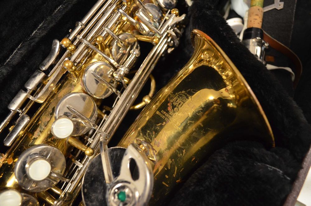 Vendo Sax Alto  Com Estojo