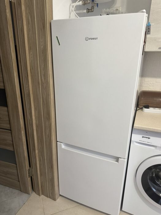 Холодильник indesit